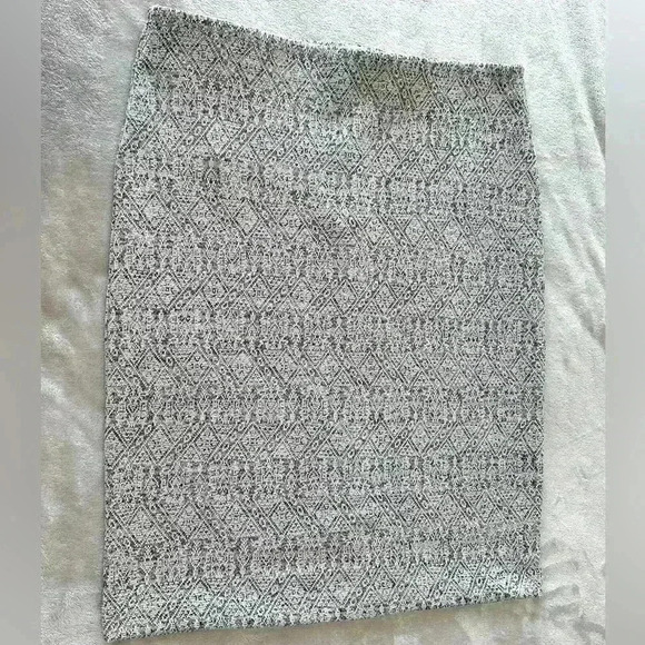 Esprit Dresses & Skirts - Esprit Fitted Tight Skirt Black White Patterned  Workwear Business Size Medium